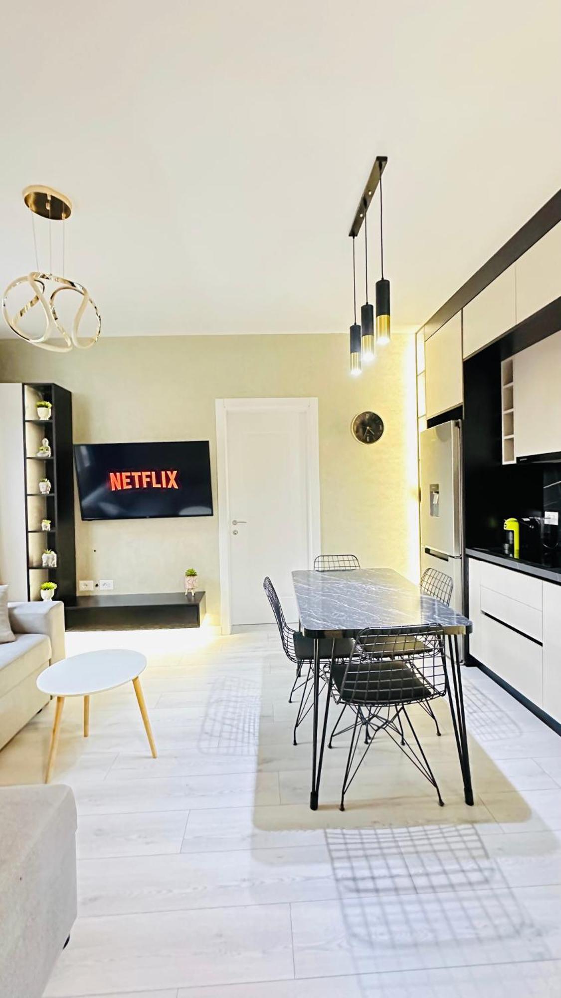 Luxurious Central Stay - Self Check-In Tiranë Luaran gambar