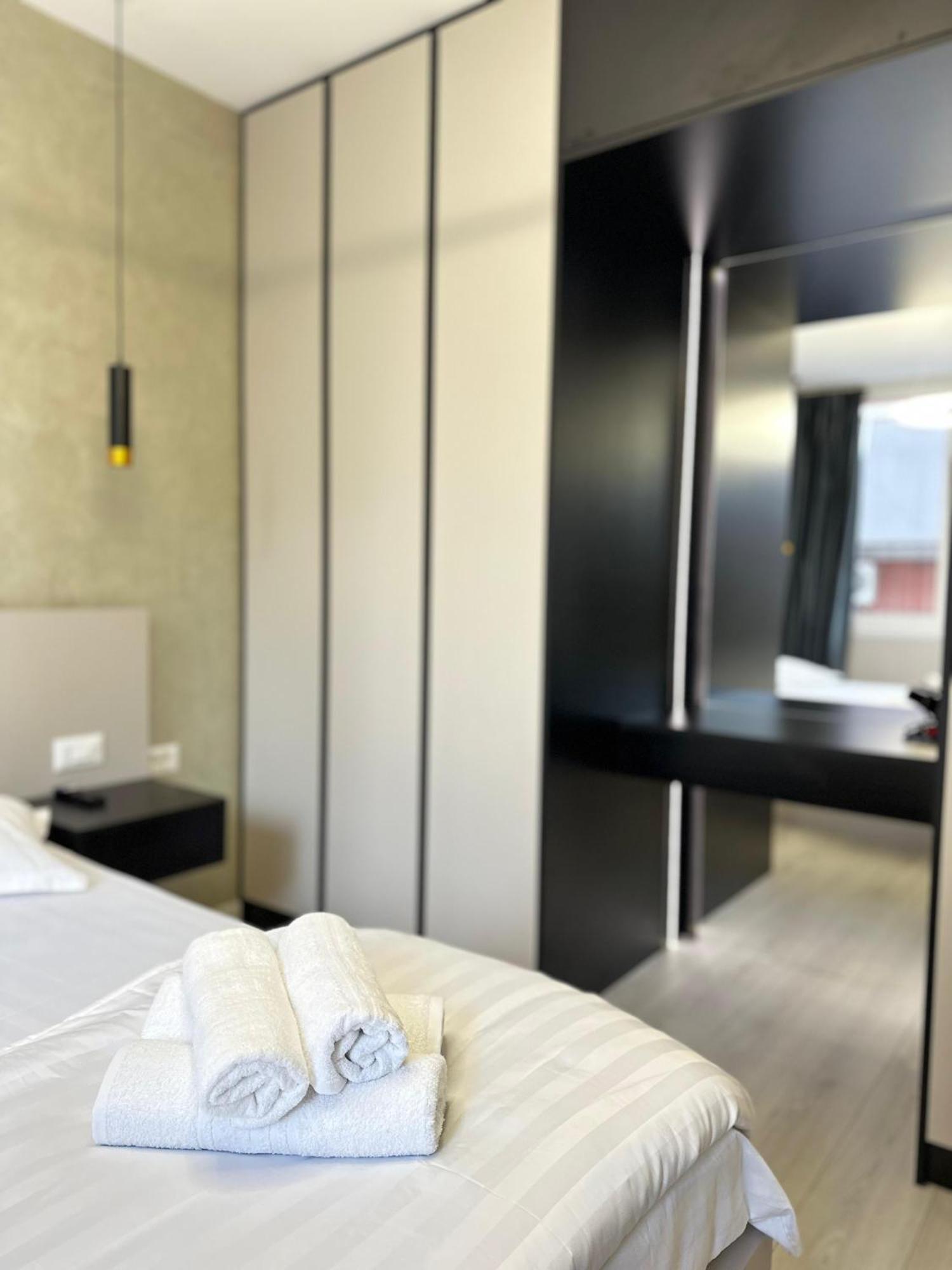 Luxurious Central Stay - Self Check-In Tiranë Luaran gambar