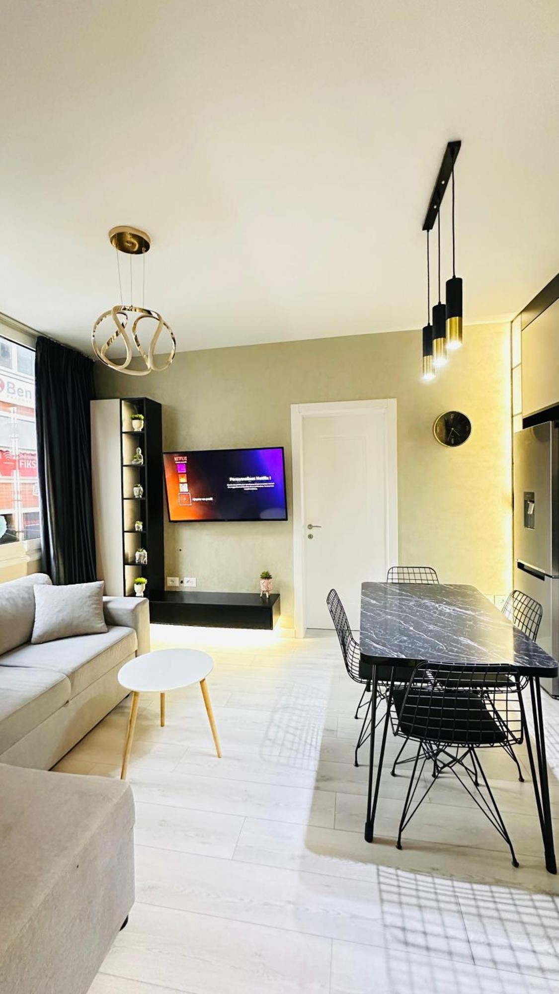 Luxurious Central Stay - Self Check-In Tiranë Luaran gambar