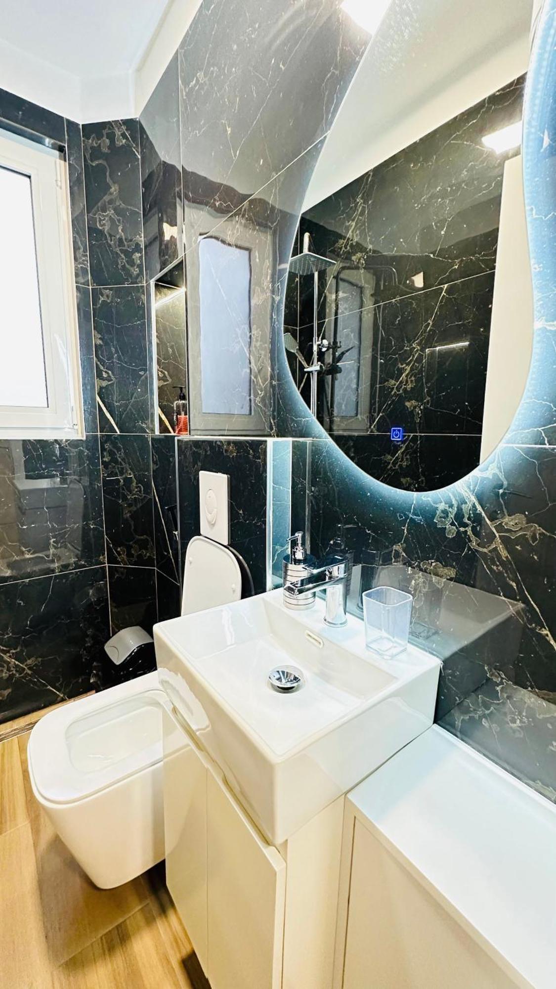 Luxurious Central Stay - Self Check-In Tiranë Luaran gambar