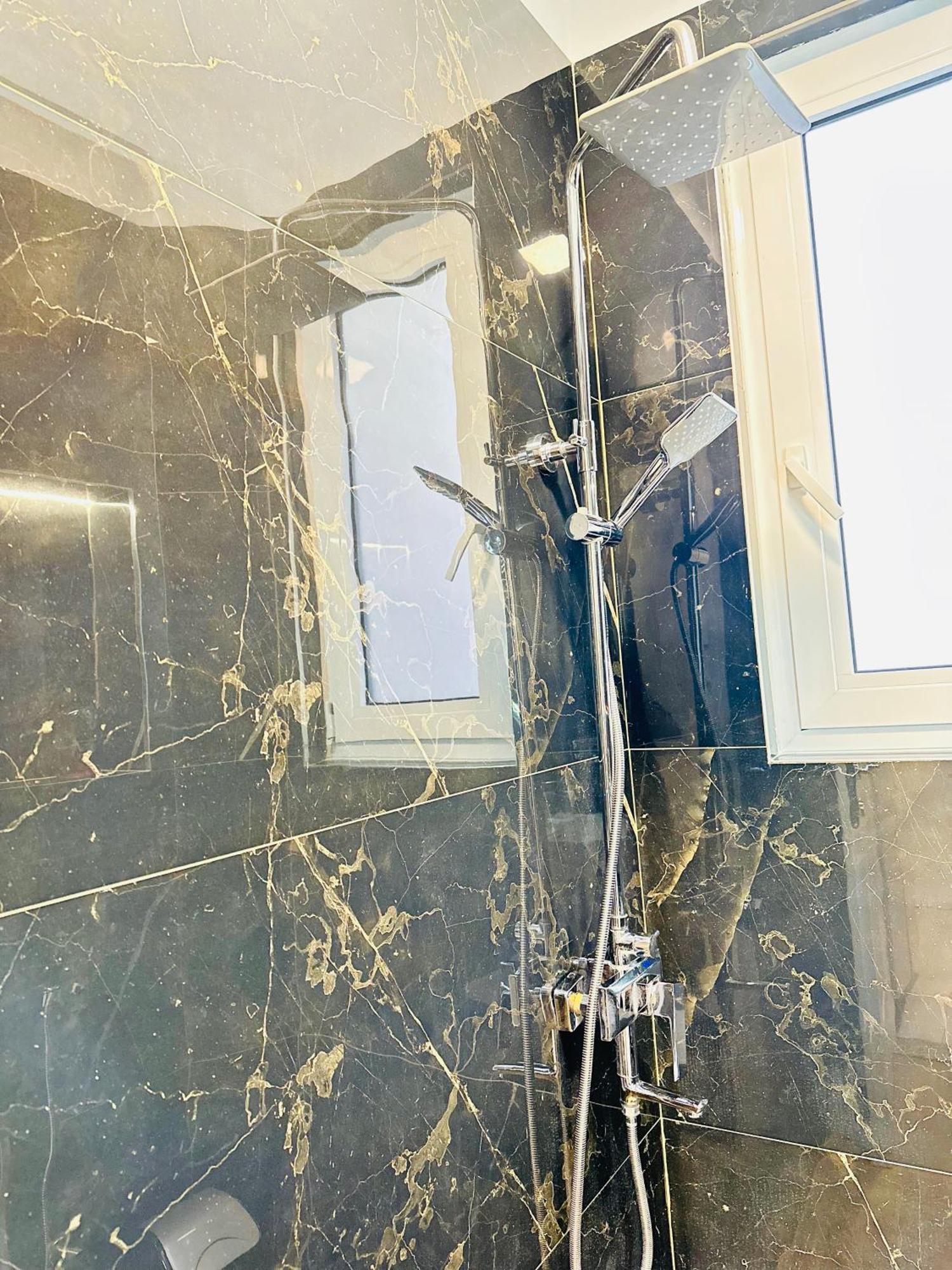 Luxurious Central Stay - Self Check-In Tiranë Luaran gambar